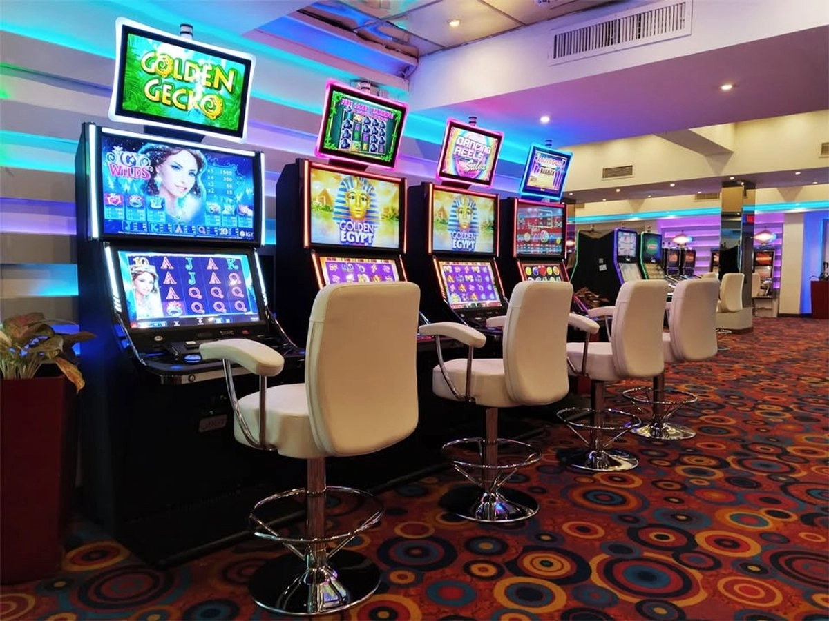 De acuerdo con la FinCEN, “estos establecimientos de juego están controlados en última instancia por un grupo criminal con una larga trayectoria de transacciones financieras, mediante las cuales facilitan el lavado de dinero en beneficio del cártel de Sinaloa”. Imagen tomada de Facebook