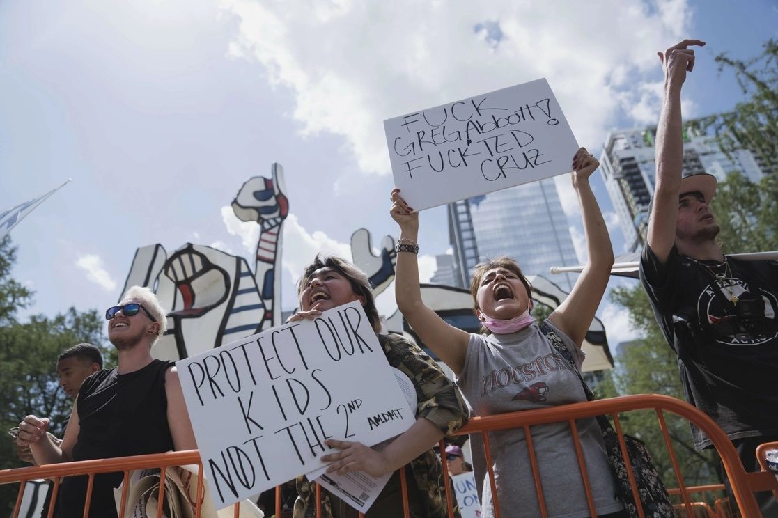 Manifestantes por el control de armas en Estados Unidos protestan durante la inauguración de la convención de la Asociación Nacional del Rifle (NRA) en Houston, Texas. Foto Afp.