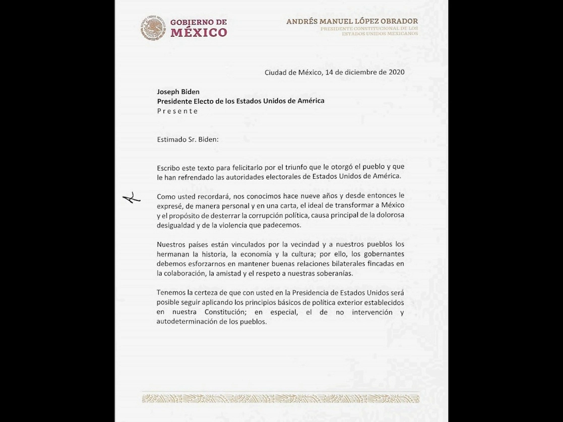 Imagen de la carta del presidente Andrés Manuel López Obrador a Joe Biden, presidente de EU, presentada en la conferencia matutina en Palacio Nacional, el 15 de diciembre de 2020