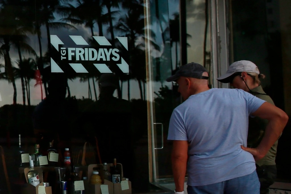 La cadena de restaurantes TGI Fridays solicitó protección por bancarrota. Dijo que busca maneras de “asegurar la viabilidad a largo plazo” de la marca de comida rápida. Imagen del 25 de marzo de 2020. Foto Ap
