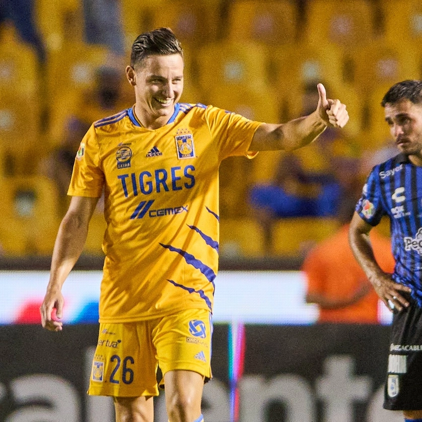 El delantero galo,  Florian Thauvin festeja su anotación durante el encuentro. Foto tomada de la cuenta de Twitter @TigresOficial 