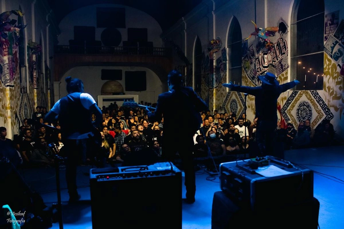 “El proyecto comenzó como un grupo de covers a todos los grupos de rock, pero por alguna razón, al momento de tocar las canciones de The Doors, nos sentíamos muy a gusto.  Foto 