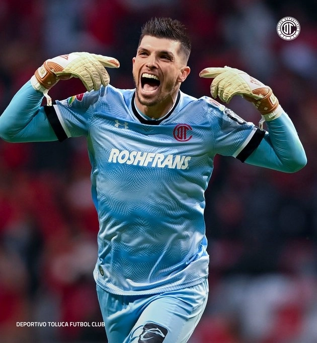Tiago Volpi celebra su gol que da el triunfo a los mexiquenses. Foto Club Toluca