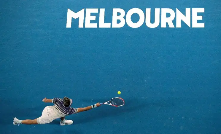 Dominic Thiem se impuso a Alex Zverev por 3-6, 6-4, 7-6(3) y 7-6(4), alcanzando su primera final del Abierto de Australia. Foto Ap