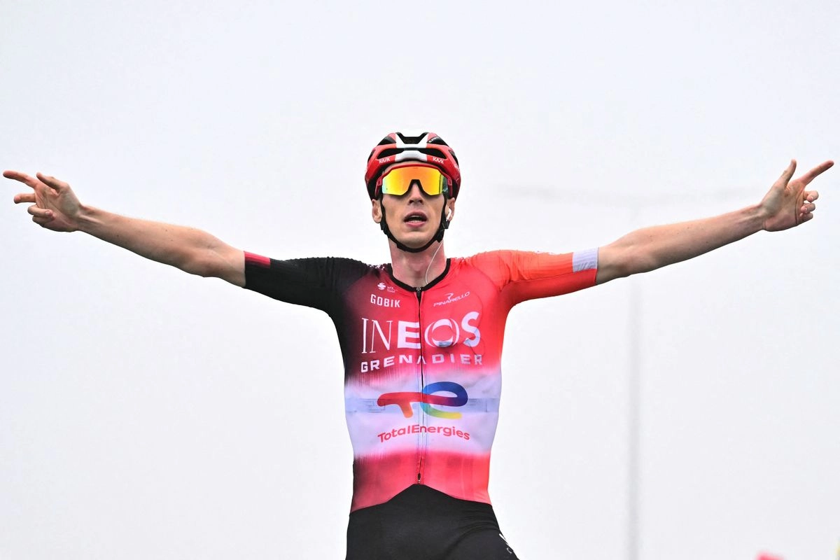 El ciclista neerlandés Thymen Arensman se impuso en la etapa 14 del Tour de Francia, un recorrido de 182,6 kilómetros entre Pau y Bagnères-de-Luchon, en los Pirineos, el 19 de julio de 2025. Foto 