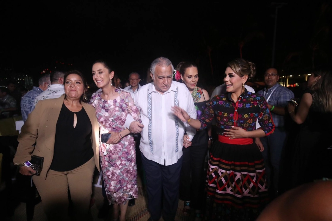 El titular de Sectur, Miguel Torruco (c) junto con la gobernadora de Guerrero, Evelyn Salgado (der) y Claudia Sheinbaum, jefa de gobierno de la CDMX (c,izq). Foto Luis Castillo 