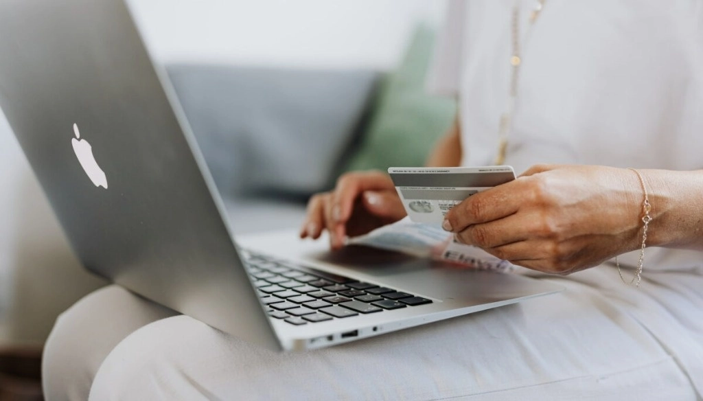 Los estados que este año compraron más online en las tiendas de comercio electrónico fueron la Ciudad de México, con un ticket promedio de mil 625 pesos; el estado de México, con mil 427 pesos; Jalisco, con mil 848 pesos; Nuevo León con mil 266 pesos y Veracruz, con mil 205 pesos. Foto @Tiendanubemex