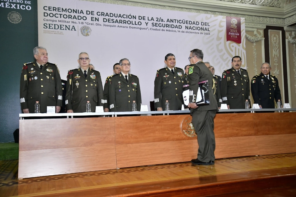 Ceremonia de graduación de la segunda generación del doctorado en seguridad nacional, impartido por el Instituto Mexicano de Estudios Estratégicos en Seguridad y Defensa Nacionales (IMEESDN). Foto Proporcionada por la Sedena