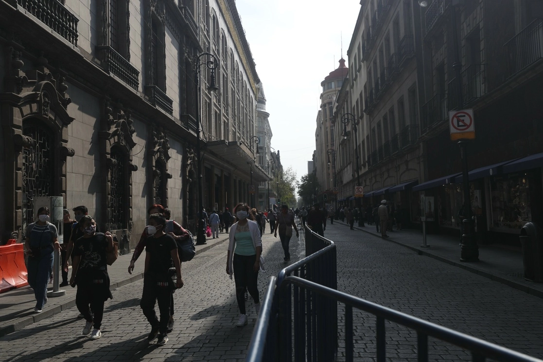 La Sedeco llegó a un acuerdo con 36 miembros de la ANTAD para el cierre de sus establecimientos ubicados en el primer cuadro de la capital. Foto Yazmín Ortega Cortés