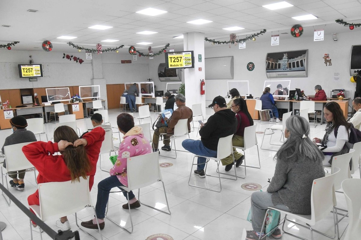 Como parte del paquete presupuestal 2026, el Gobierno de la Ciudad de México presentó un plan de condonación de adeudos en el impuesto del predial, agua y multas de tránsito no graves. Foto