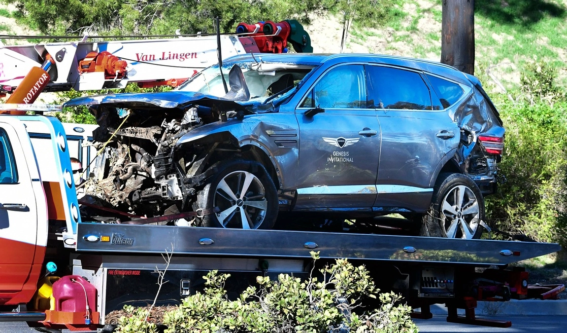 El golfista Tiger Woods conducía a una velocidad "peligrosa" de 140 km/h cuando sufrió el accidente automovilístico en California en febrero pasado, anunció el sheriff del condado de Los Ángeles. Foto Afp / Archivo