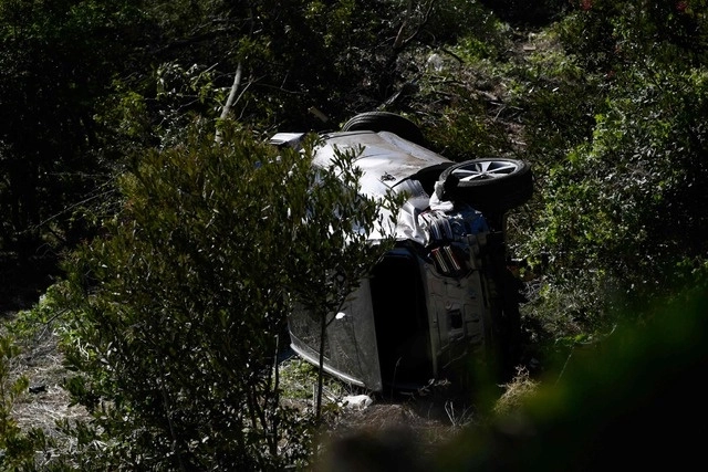 Tiger Woods se estrelló con su vehículo cuando circulaba a primera hora de la mañana del martes por una sinuosa carretera al sur de Los Ángeles. Foto Afp