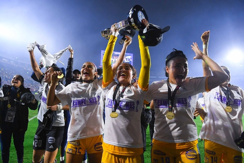 La estratega Mila Martínez, a su vez, disfruta de ganar su primer título apenas seis meses después haber llegado a Tigres. Foto @TigresFemenil