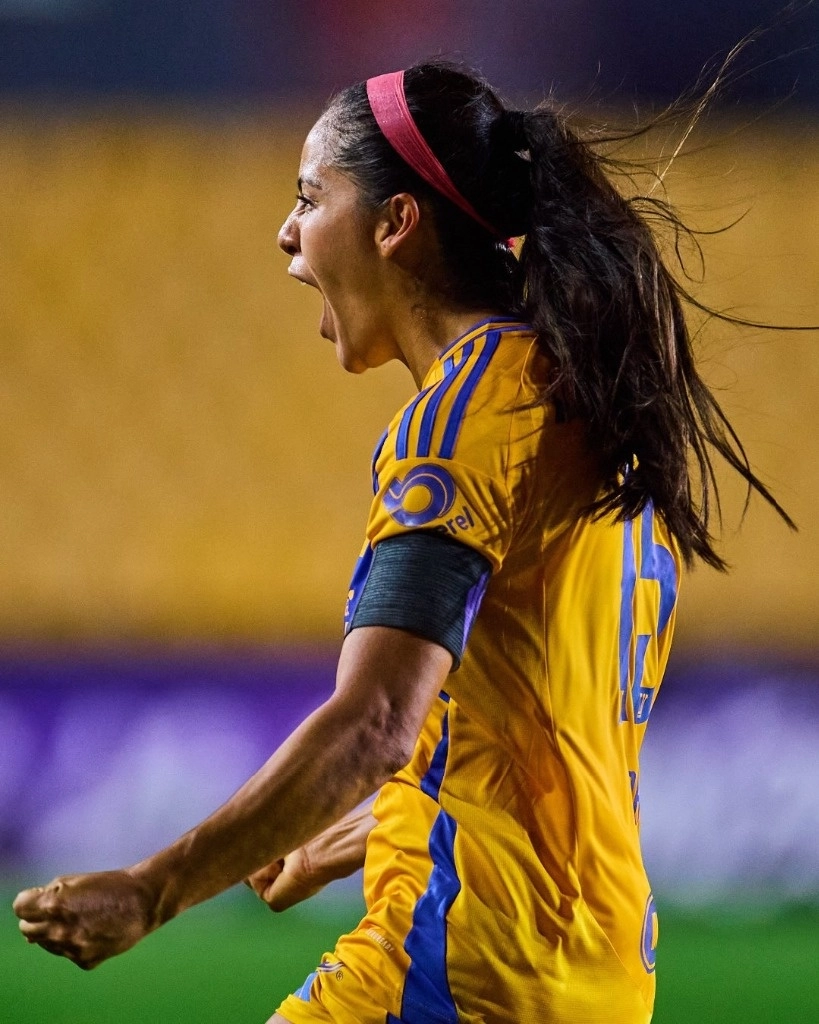 Cristina Ferral de Tigres celebra una de las anotaciones de su escuadra. Foto Tigres femenil