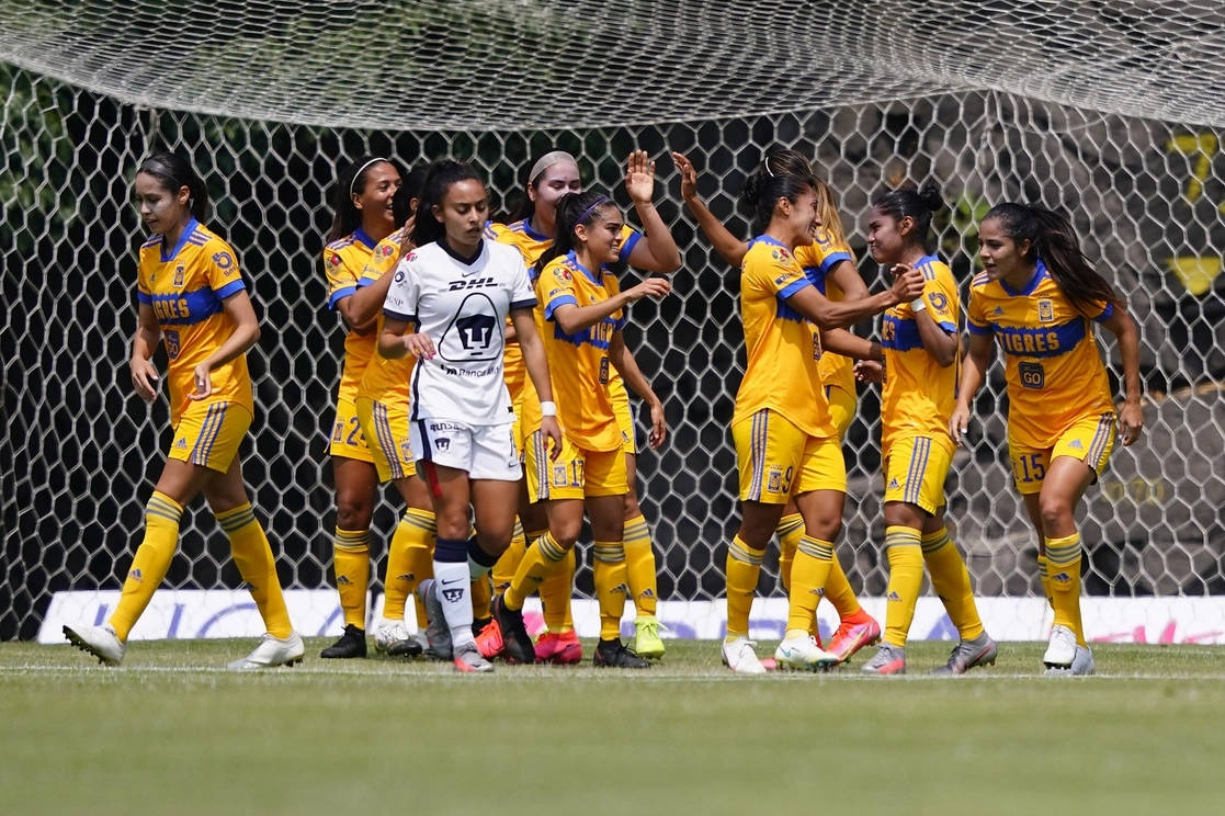 El equipo de Tigres festeja uno de sus goles. Foto LIGA MX / Imago 7