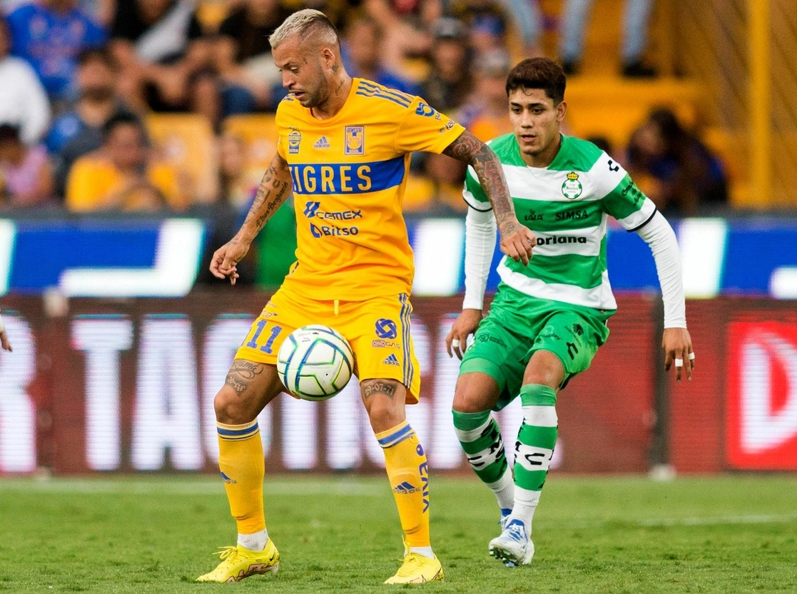 Tigres venció 2-0 a Santos en el partido que cerró la jornada ocho del torneo Apertura 2022 de la Liga Mx. Foto Afp