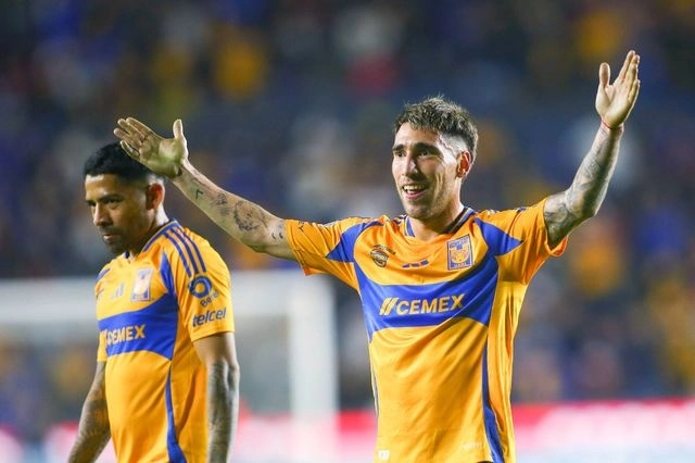 El futbolista de Tigres, Fernando Gorriarán celebra su anotación durante el encuentro. Foto Afp