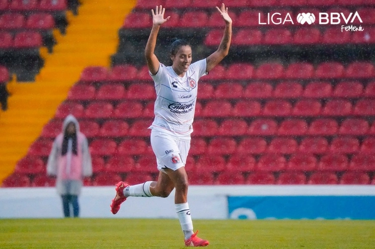 Sanjuana Muñoz celebra el gol con el que le dio la victoria 2-0 a Xolos sobre Querétaro, en la Liga Mx Femenil. Foto tomada de Twitter @LigaBBVAFemenil