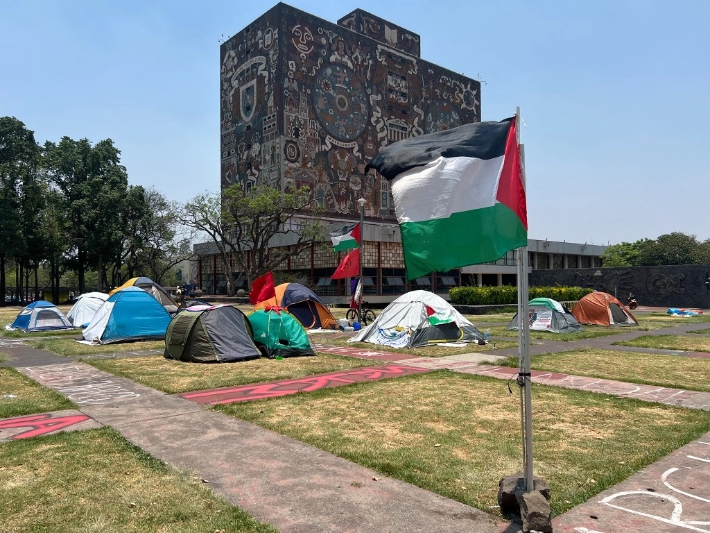 El campamento a favor de Palestina permanecerá hasta el 21 de mayo, acuerda asamblea. Foto María Luisa Severiano



