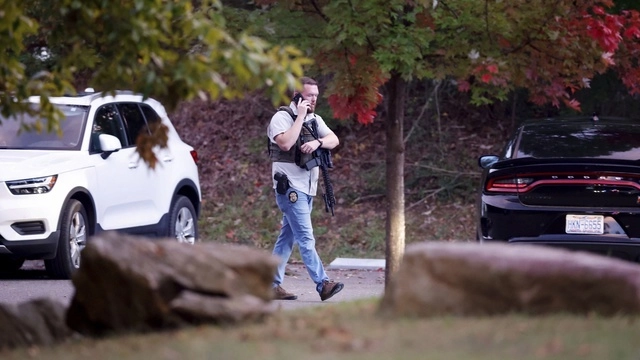 Un tiroteo en Carolina del Norte deja cuatro personas muertas, incluido un policía fuera de servicio. Foto Ap