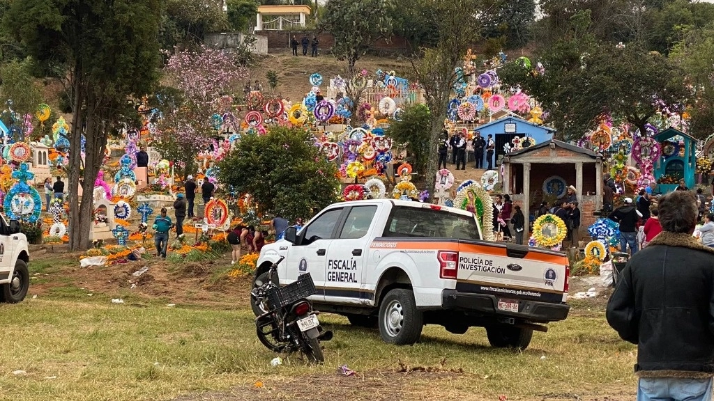 En el panteón de la tenencia Jesús del Monte, se registró una balacera dejando un saldo de una mujer muerta y al menos dos personas lesionadas. Foto La Jornada