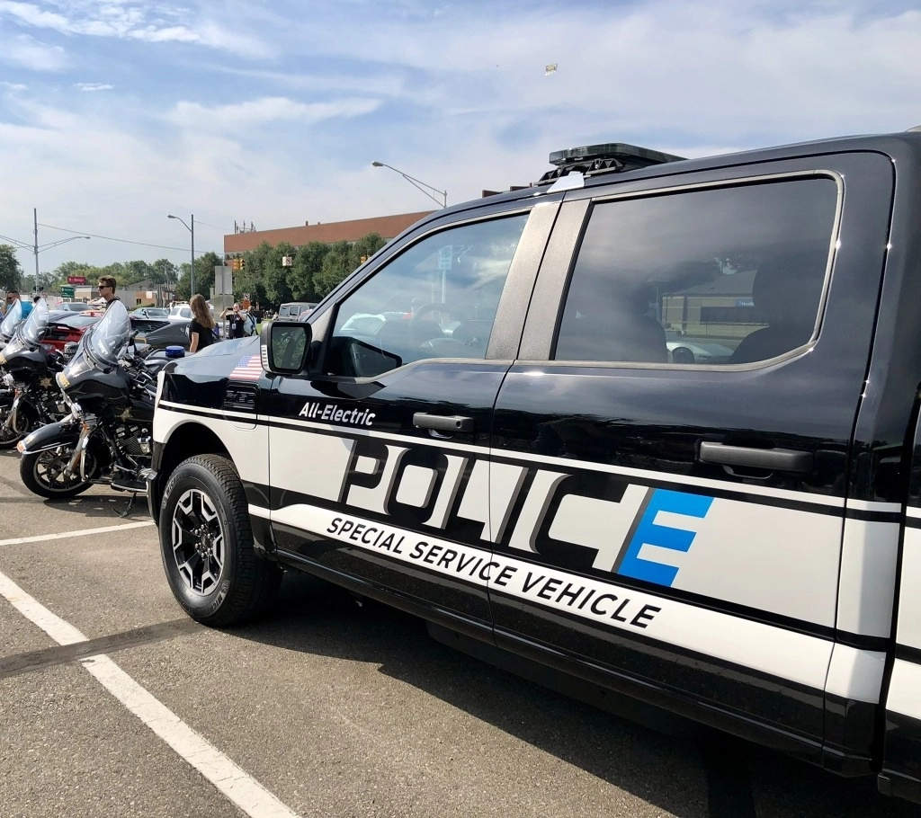 La policía escuchó la llamada al 911 informando del tiroteo cuando se produjo, dijo Bouchard, porque la agencia utiliza un servicio que envía simultáneamente llamadas de emergencia a los socorristas. Foto @oaklandsheriff 