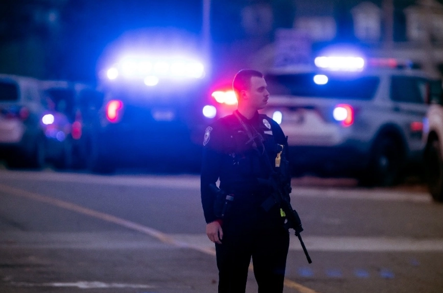 La policía del condado Bibb investiga el tiroteo fatal de tres personas que fueron asesinadas en el Midtown Daiquiri Bar and Grill en Macon, Georgia.