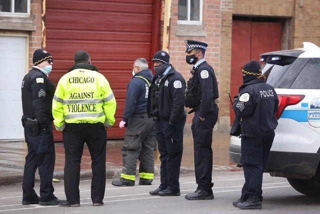 La policía de Chicago señaló que hubo tiroteos en North Lawndale y  South Side. Foto Afp /Archivo