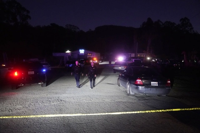 Siete personas fueron asesinadas el lunes en dos tiroteos relacionados en el sur de California. Foto Ap