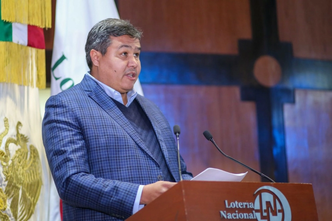 Octavio Almada durante el sorteo de la Lotería Nacional alusivo a la pesca y acuacultura, el pasado 11 de enero. Foto tomada del Twitter de @lotenal / Archivo
