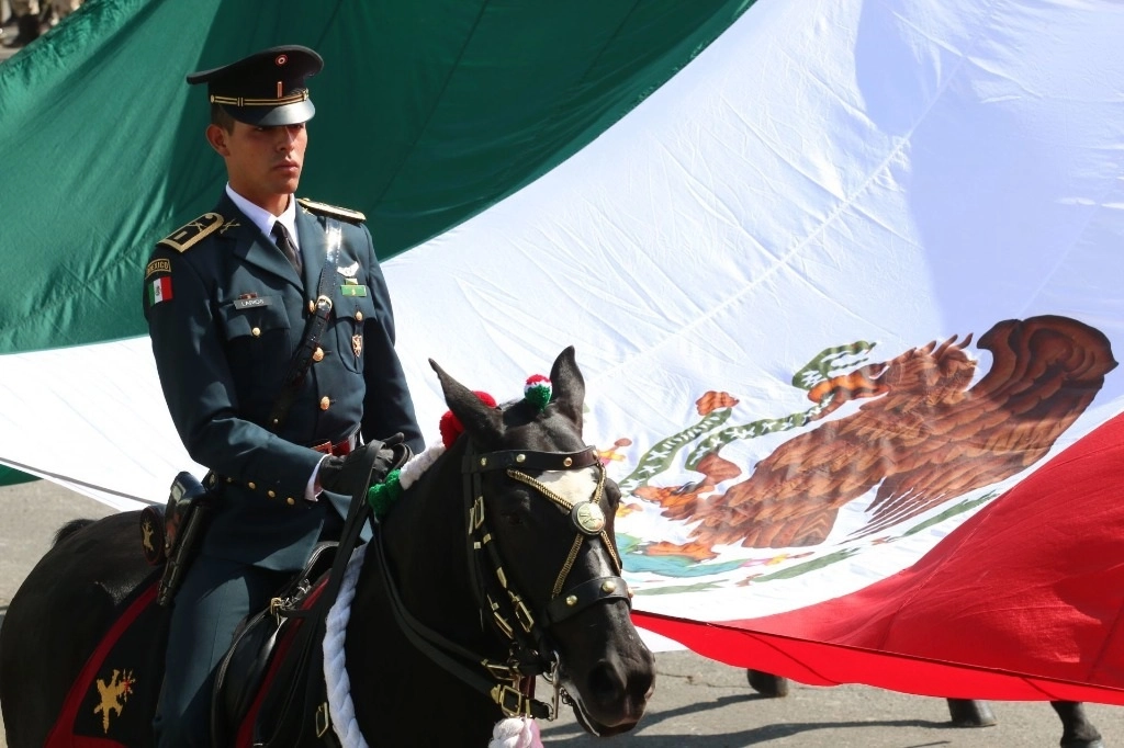 Elemento militar durante el pase de revista para la  conmemoración del Aniversario de la Revolución Mexicana, en 2019. Foto Cuartoscuro 