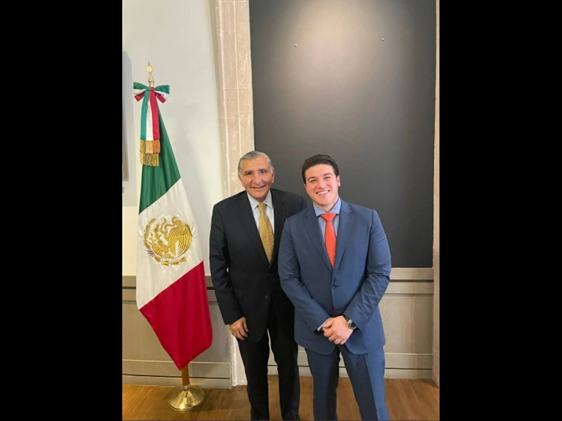 El gobernador electo de Monterrey, Samuel García, publicó en Twitter una foto con el secretario de Gobernación, Adán Augusto López Hernández, captada tras su reunión el pasado 3 de septiembre. Foto tomada de dicha red social @samuel_garcias