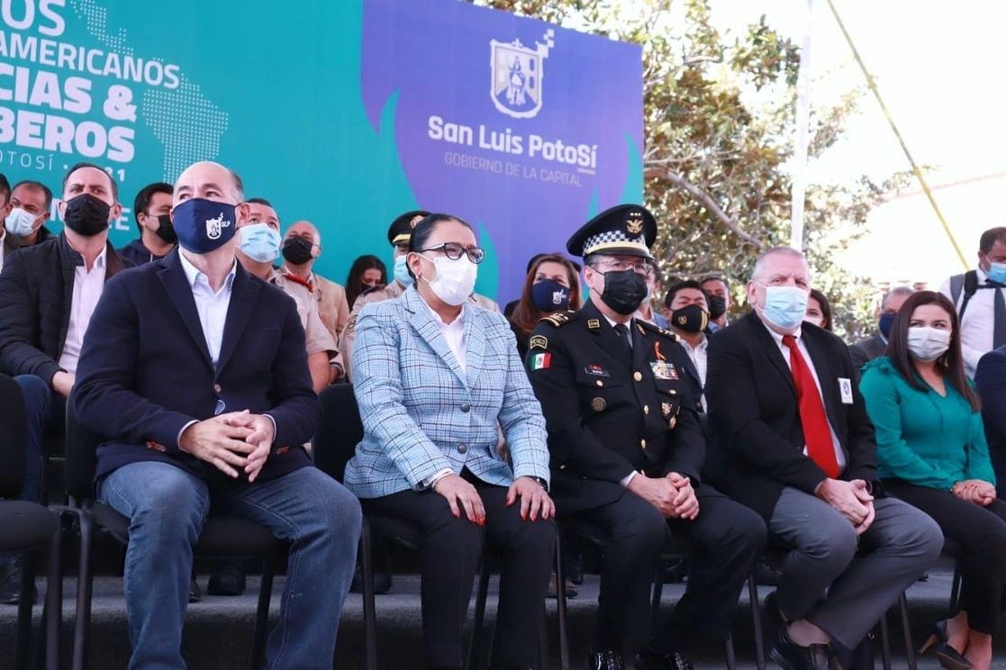 El alcalde de San Luis Potosí, Enrique Galindo, y la secretaria de Seguridad, Rosa Icela Rodríguez, durante la inauguración de los VIII Juegos Latinoamericanos de Policías. Foto cortesía 