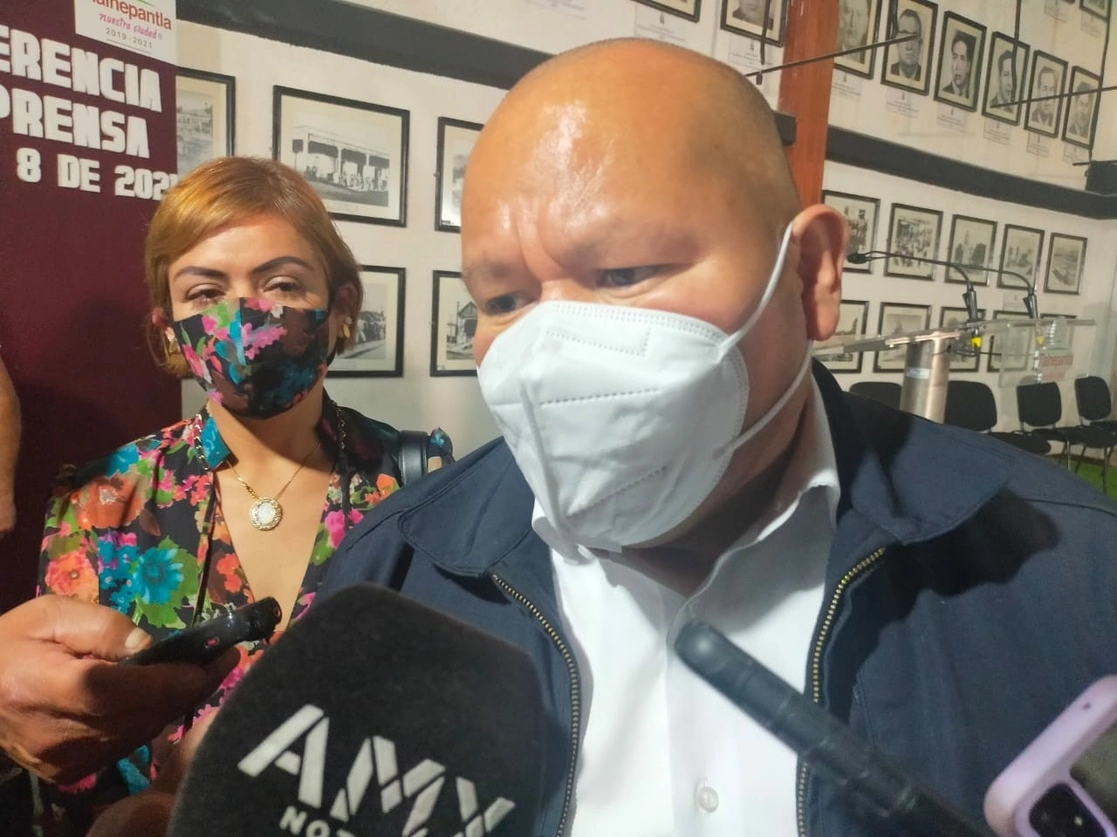 El alcalde puso a disposición del gobierno federal los terrenos. Foto Silvia Chávez