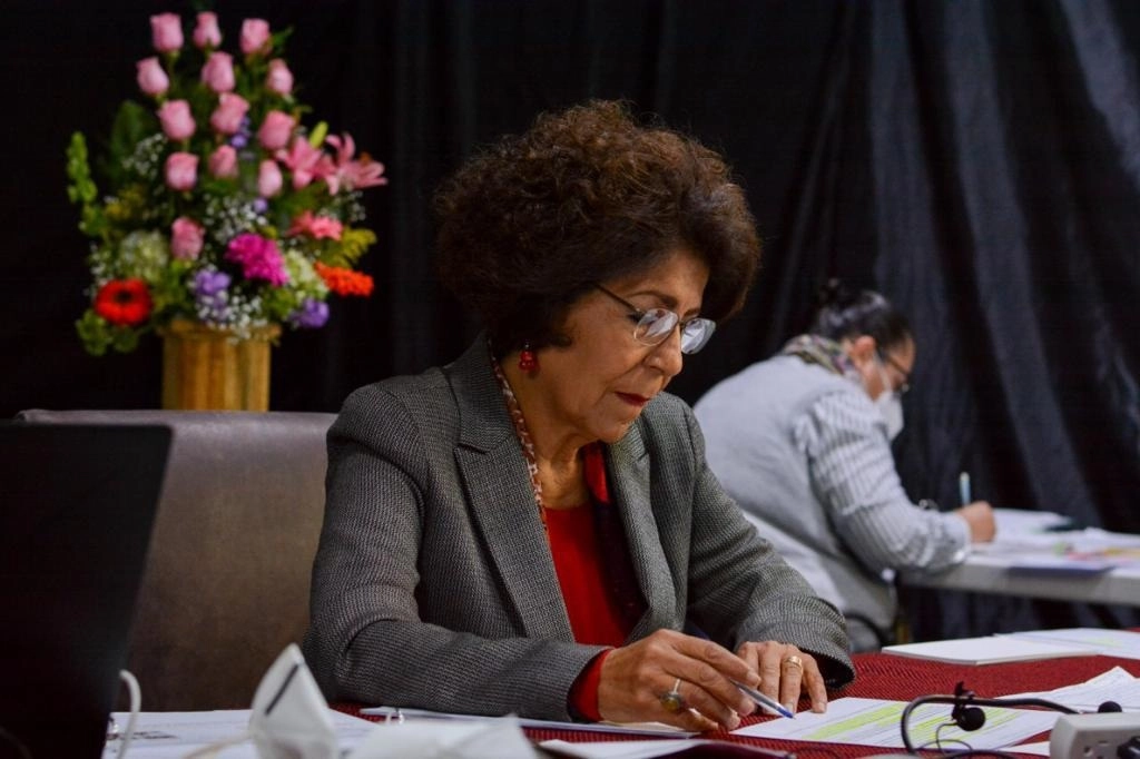 La alcaldesa, Patricia Aceves Pastrana durante su comparecencia en el Congreso local. Foto La Jornada
