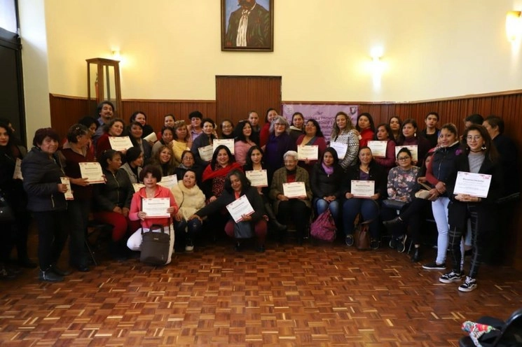 La alcaldía Tlalpan entregó reconocimientos a las y los participantes del programa social “Defensoras y Promotoras, Cultivando Derechos e Igualdad en Comunidad, Tlalpan, 2019”. Foto cortesía de la alcaldía 