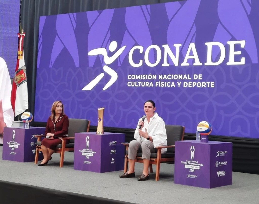 La gobernadora del Tlaxcala, Lorena Cuéllar Cisneros, anunció junto a Ana Gabriela Guevara, directora de la Comisión Nacional de Cultura Física y Deporte (Conade), el Campeonato Mundial de Voleibol de Playa 2023. Foto tomada de @CONADE