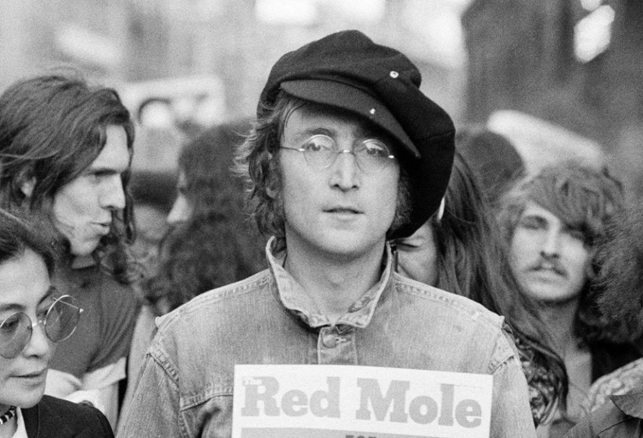 Fotograma de EUA contra John Lennon.