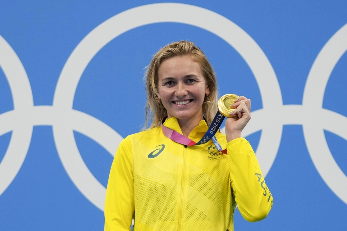 La australiana Ariarne Titmus en el podio. Foto Ap