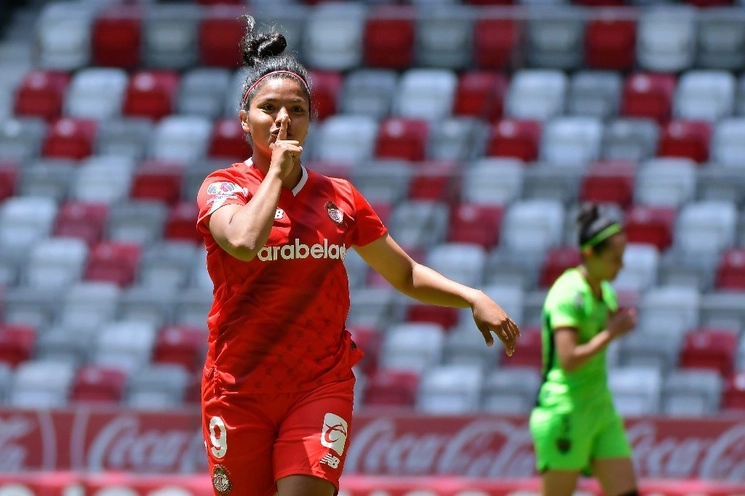 Mariel Roman de las Diablas del Toluca puso el 1-0 parcial ante Bravas de Juárez. Foto Tomada de X @TolucaFemenil