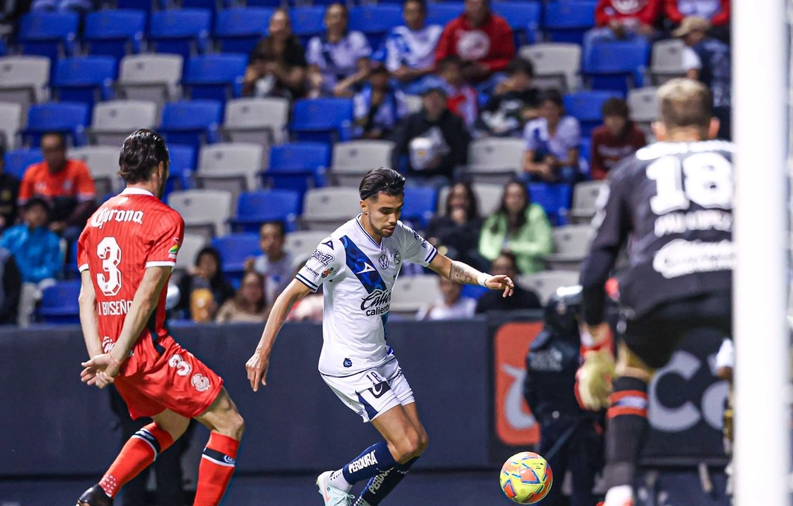 Con el estilo que identifica al técnico argentino Antonio Mohamed, los escarlatas volcaron sus piezas al frente. Foto 