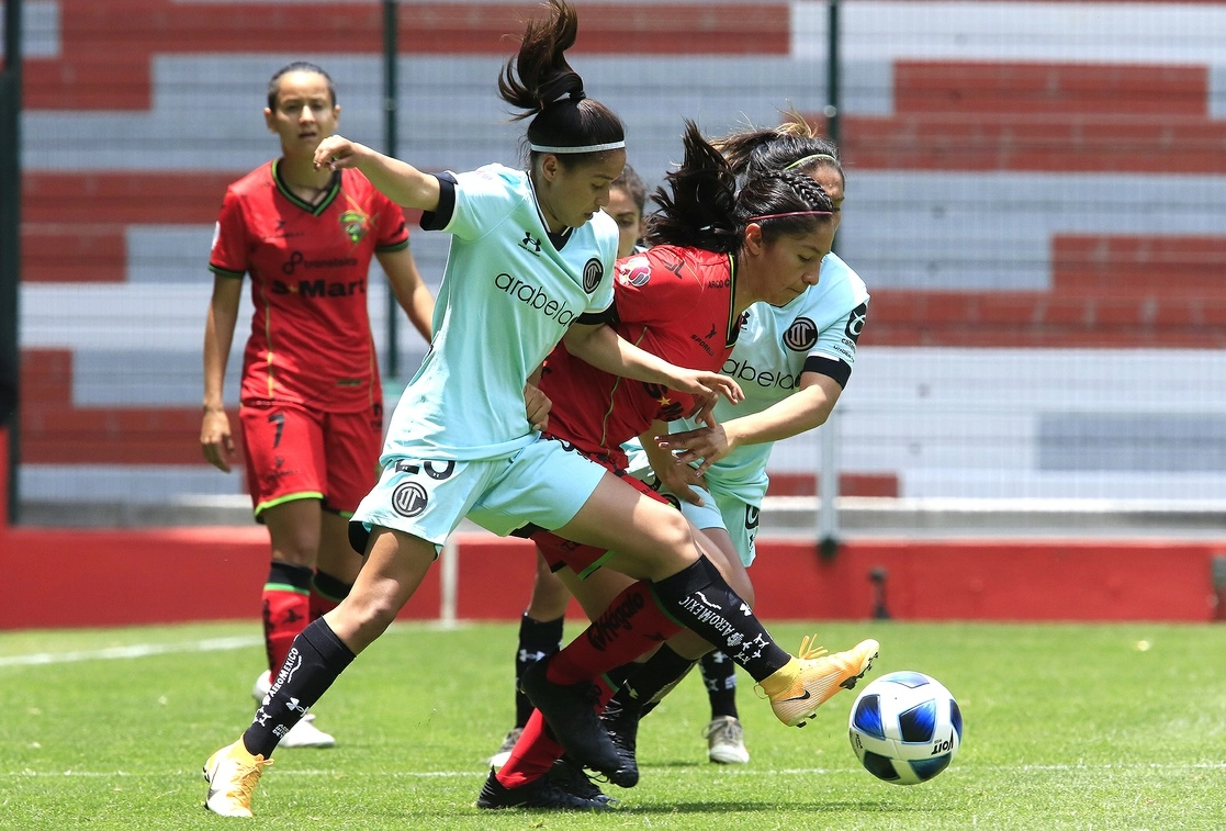 El duelo entre Toluca y Juárez de la Liga MX Femenil se jugó en la cancha del estadio Nemesio Diez. Foto tomada de la cuenta de Twitter @TolucaFemenil  