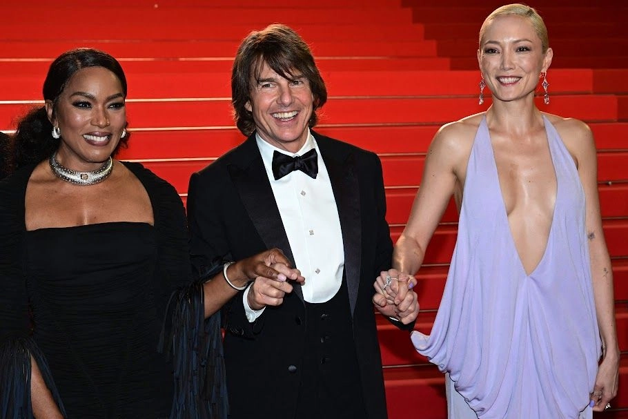 PIE: Los actores Angela Bassett, Tom Cruise y Pom Klementieff en el estreno de la película Misión Imposible: Sentencia’ final en la 78 edición del Festival de Cine de Cannes. Foto
