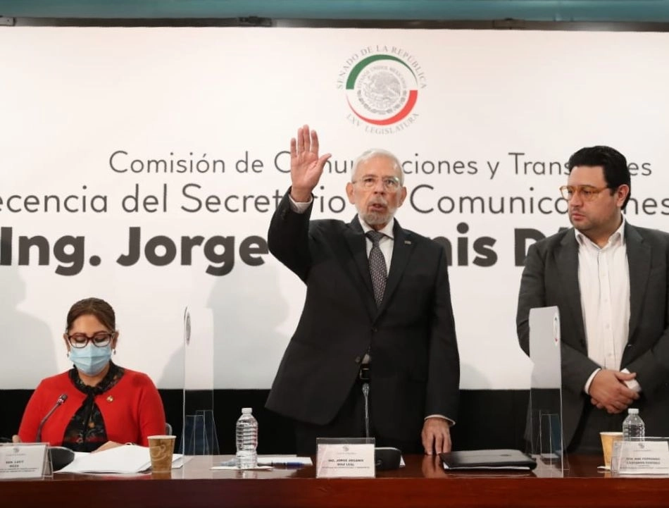 El secretario de Comunicaciones y Transportes, Jorge Arganis, durante su comparecencia ante la Comisión de Comunicaciones y Transportes del Senado, el 13 de octubre de 2021. Foto Guillermo Sologuren