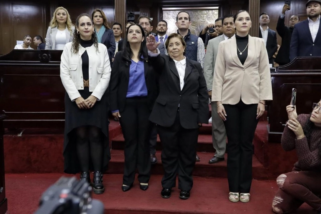 En sesión extraordinaria, el Congreso local tomó protesta a la nueva alcaldesa Blanca María Ibarra, declaró que no solicitará seguridad personal. Foto @CongresoMich