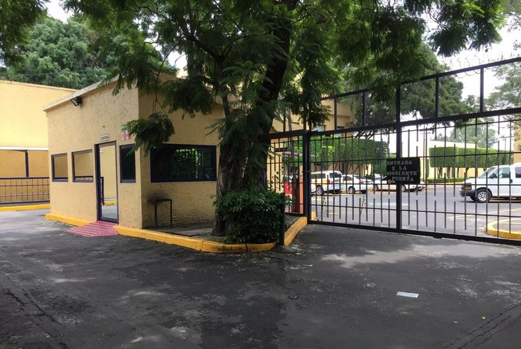 Fachada del acceso principal de Radiópolis, en Tlalpan 3000, en la Ciudad de México, el 26 de agosto de 2020. Foto Cristina Rodríguez