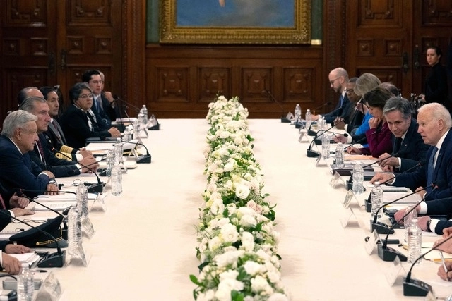 Representantes de los gobiernos de México y EU durante reunión bilateral. Foto Afp