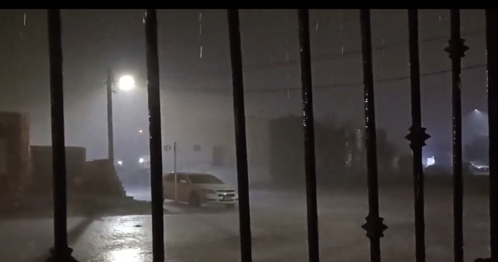 Las fuertes lluvias han afectado a 15 por ciento del padrón inscrito a CFE. Foto @Lalovillacha   