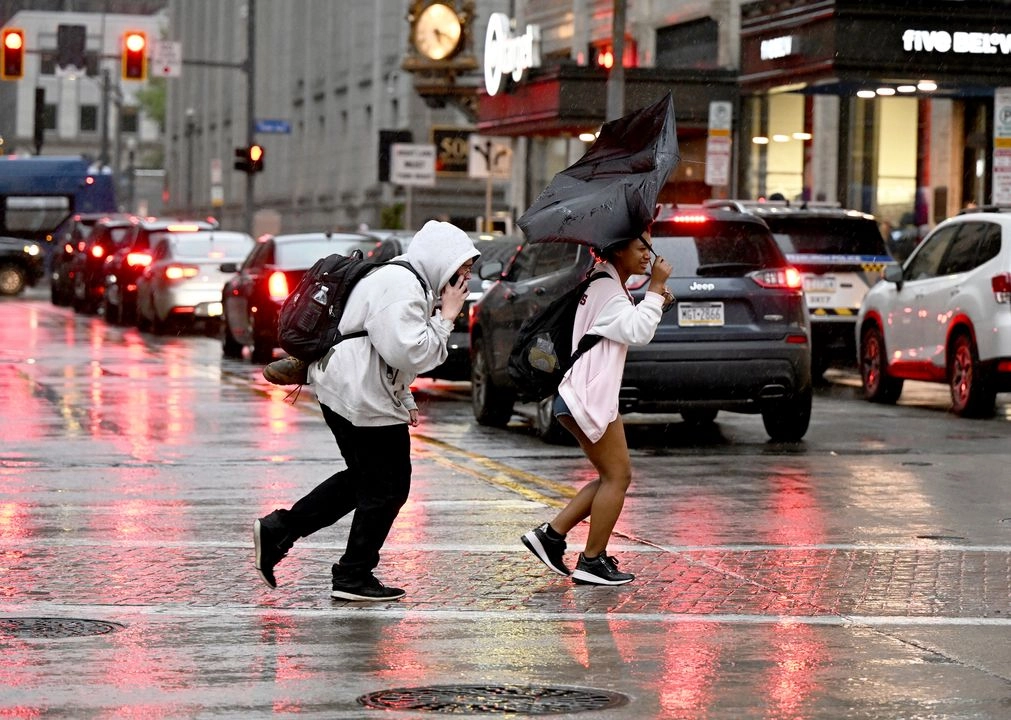 En la ciudad de Pittsburgh, Pensilvania, las ráfagas de viento alcanzaron ráfagas de entre 129 y 145 kilómetros por hora. Foto Pittsburgh Post-Gazette vía   