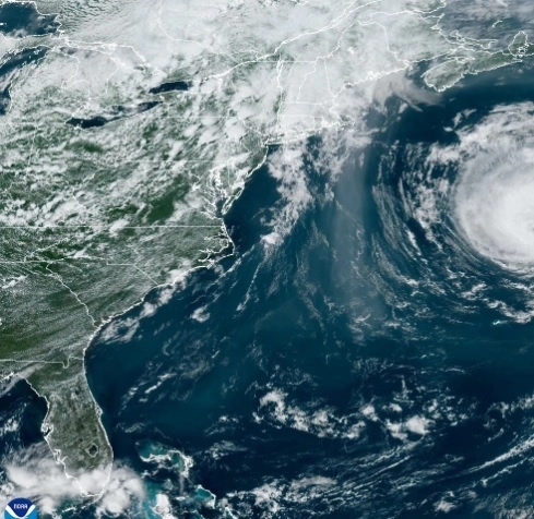 En períodos de alto riesgo, las corrientes de resaca se vuelven más probables y potencialmente más frecuentes, lo que representa un peligro para todos los niveles de nadadores. Captura tomada de noaa.gov 